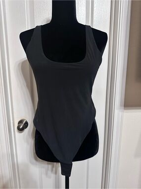 Lululemon Black Women's Scoop Neck Tank Bodysuit